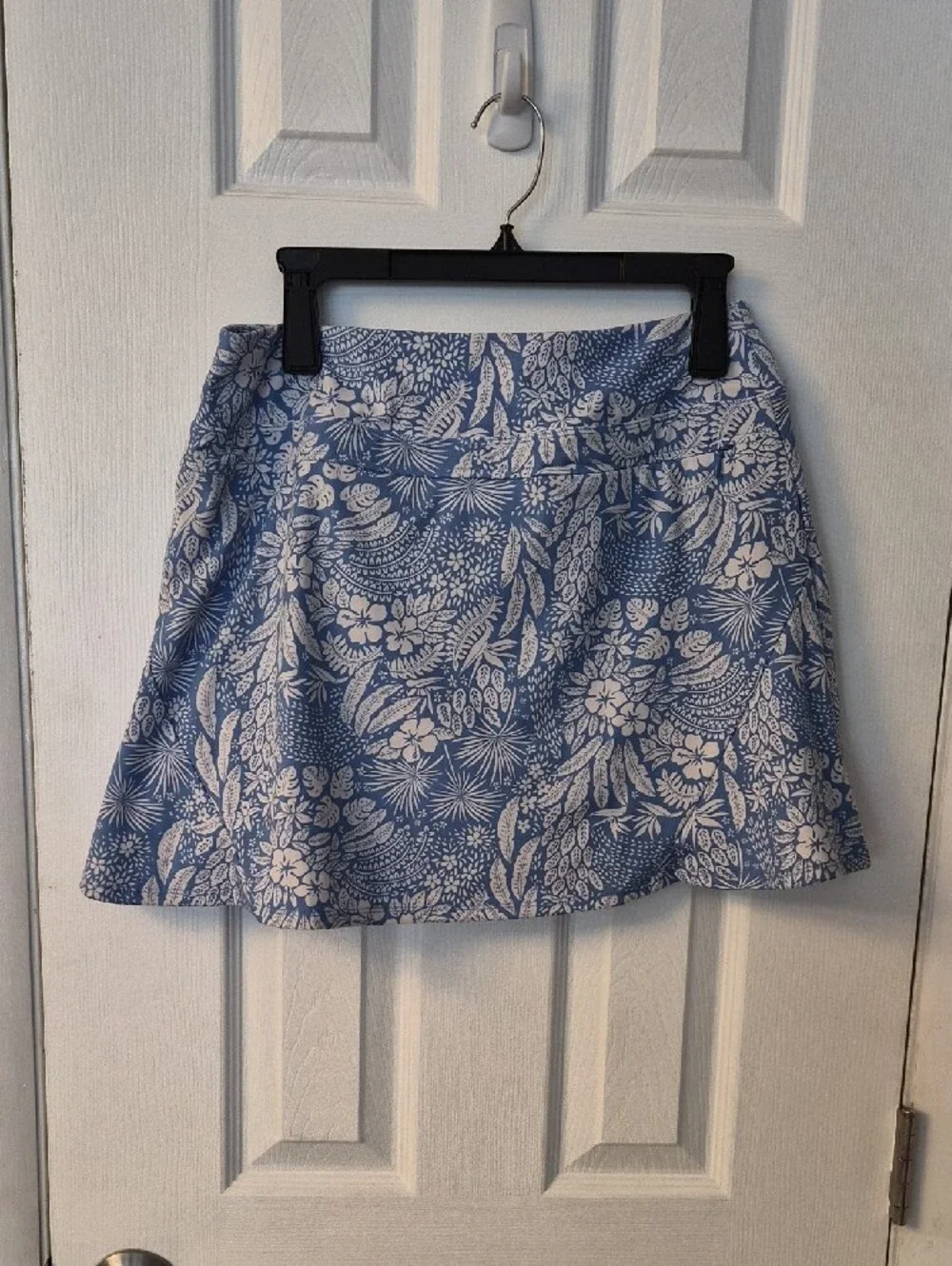 Tommy Bahama Blue and White Floral Circle Skort